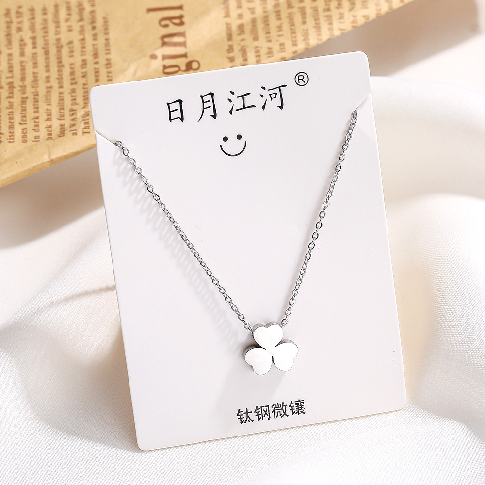 Ins-style personalized heart-shaped bear titanium steel necklace for women, non-fading silver collarbone chain, niche and simple necklace accessory Specification drawing