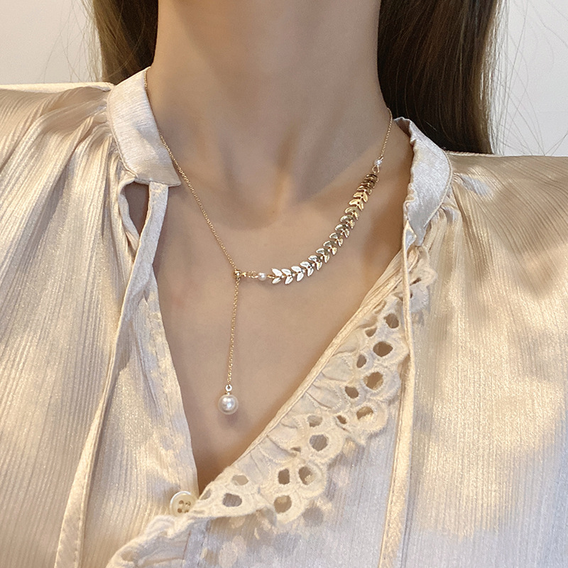 Japanese and Korean style wheat ear pearl necklace, ins fashion, retro, versatile, light luxury collarbone chain, personalized and trendy pendant accessory Application Scenario