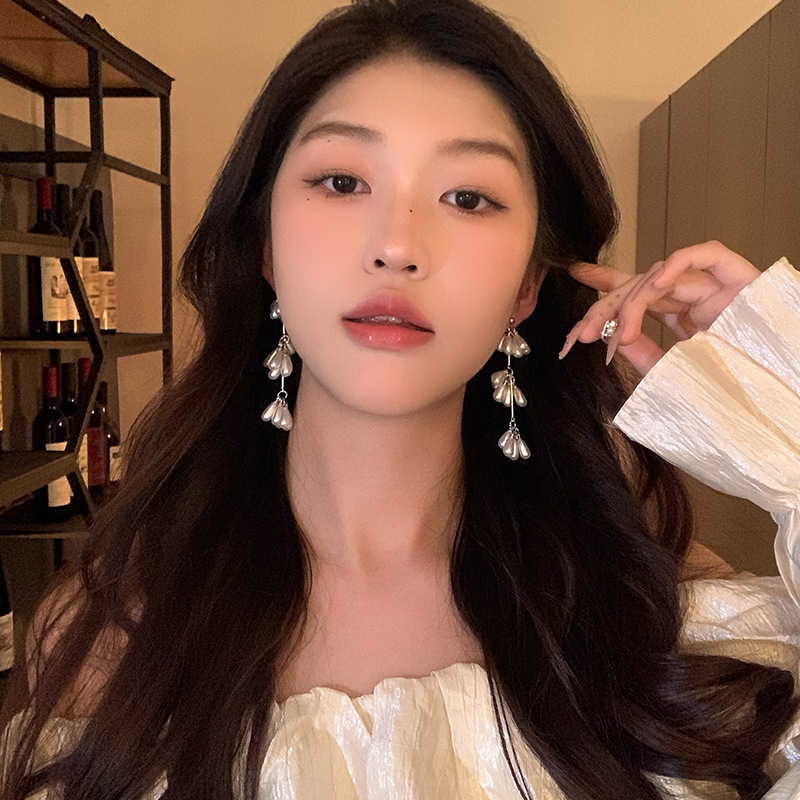 French high-end long tassel pearl earrings, women's fashionable design, teardrop stud earrings, internet-famous and elegant earrings details Picture