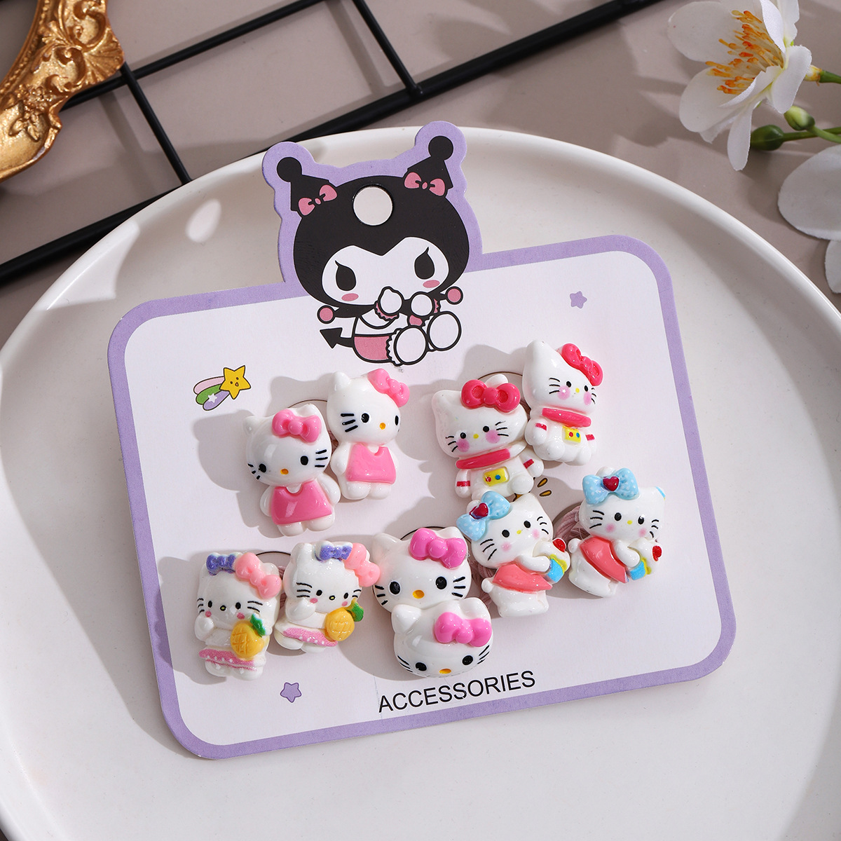 Cute cartoon children's hair band girl Kuromi Sanrio tied her hair into a bun with a rubber band that won't damage her hair baby hair accessory Application Scenario