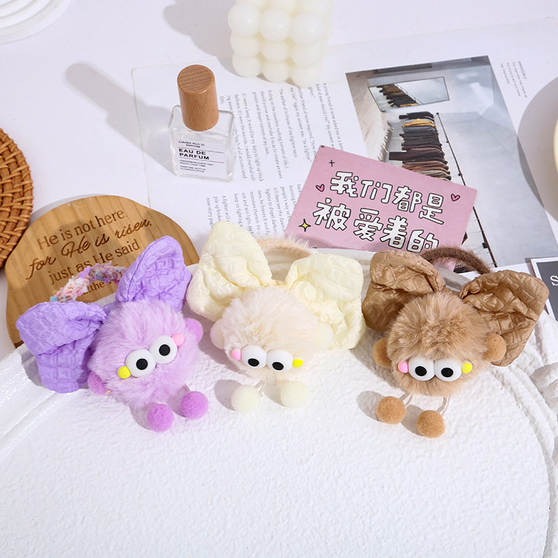 The cute plush ball hair tie for girls' hair ties won't damage hair. New style hair band for autumn and winter 2024 Application Scenario