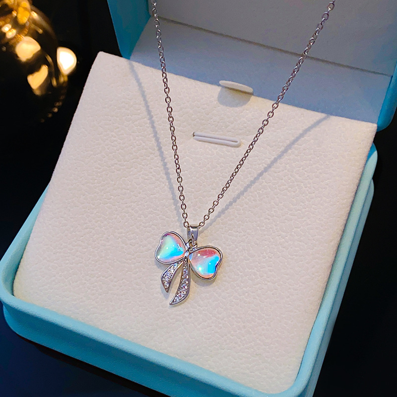 The dazzling color-changing bow necklace features a unique and light luxury design for women. The versatile pearl collarbone chain exudes a trendy and high-end style Specification drawing