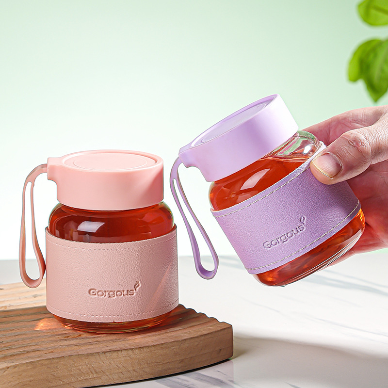 Portable small water cup, glass small milk cup, shaker cup, juice cup, portable takeout, high appearance level, chubby cup, cute cup Application Scenario