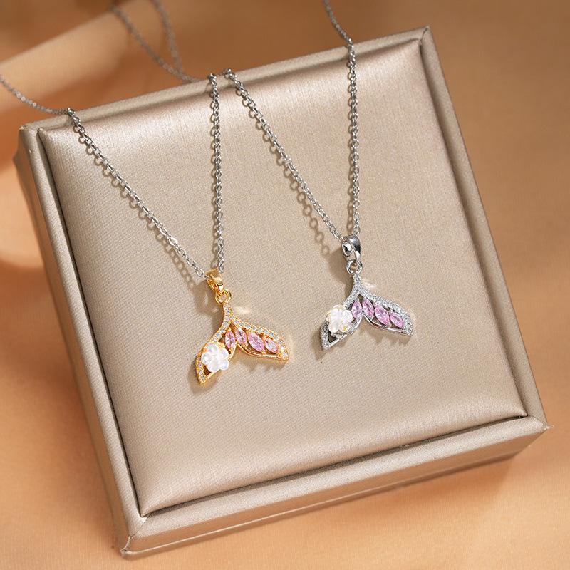 Korean sweet design style pink diamond small fish tail titanium steel necklace, fashionable and versatile for women, slightly inlaid zircon collarbone chain full figure