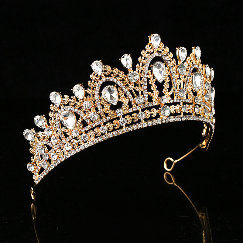 The bride's diamond-encrusted crown headwear, a grand wedding accessory with a European and American style, and a crystal princess birthday crown hair accessory details Picture