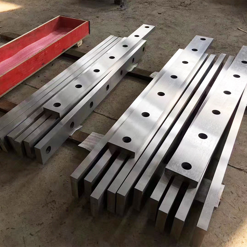 The overall shearing machine blade is made of DC53H13cr12mov material hydraulic gantry shears for cutting scrap iron details Picture