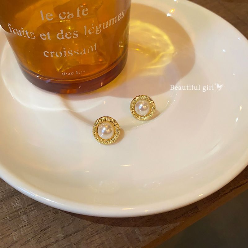 The spiral beaded stud earrings for women exude a light luxury and high-end design sense. They are versatile, elegant and grand. They are a new bestseller in 2025 Specification drawing
