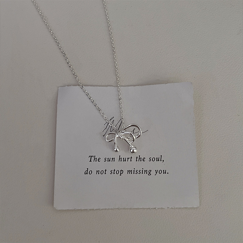 Sweet and ins-style, fresh and versatile, trendy and high-end collarbone chain, Korean-style light luxury and high-end bow necklace Application Scenario