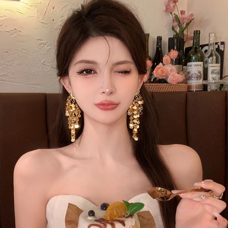 Niche design, high-end metallic sequined tassel earrings, women's light luxury, fashionable and versatile, a bestseller on Xiaohongshu full figure