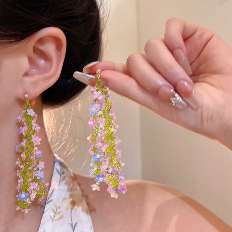 Fairy-like atmosphere, colorful flower heart-shaped stud earrings, niche design, exaggerated high-end earrings, feminine charm, heavy craftsmanship earrings Application Scenario