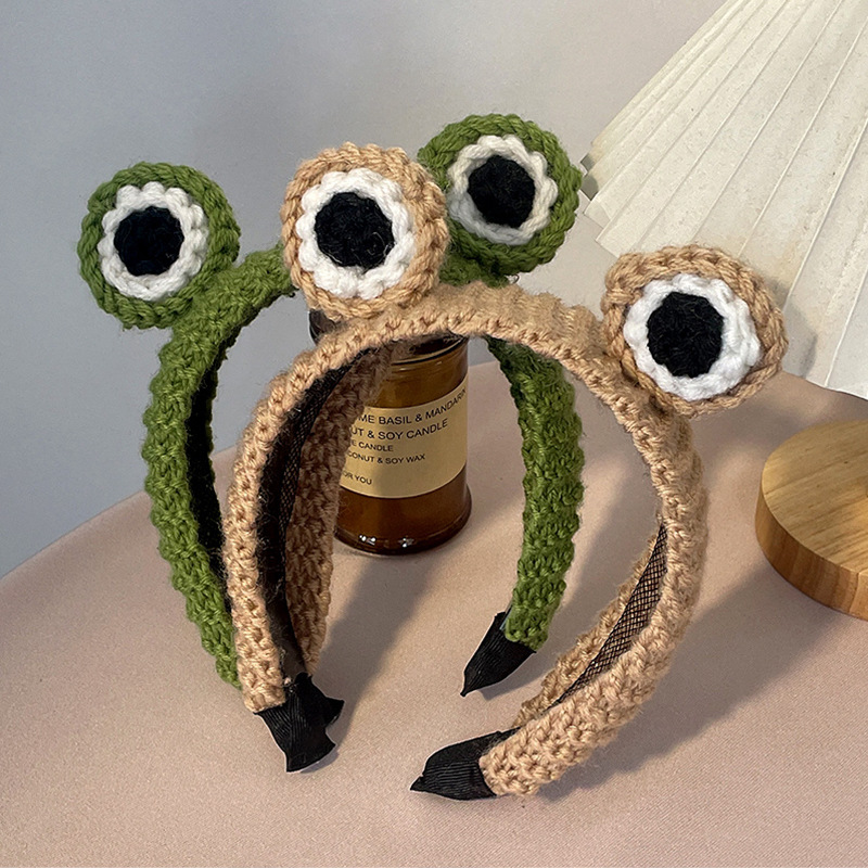 Cartoon big-eyed frog hairband, stylish and cute hairpin, face-washing wool knitted headband, autumn and winter hair pressing headwear Specification drawing