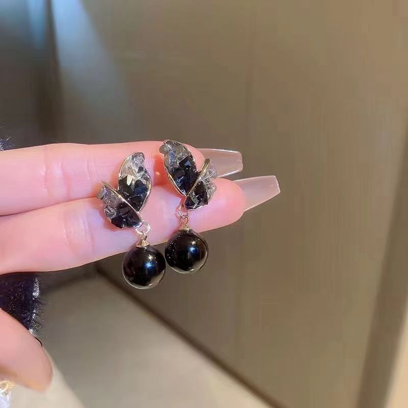Black pearl crystal leaf earrings, women's niche color-blocking creative earrings, new retro stud earrings, high-end earrings Specification drawing
