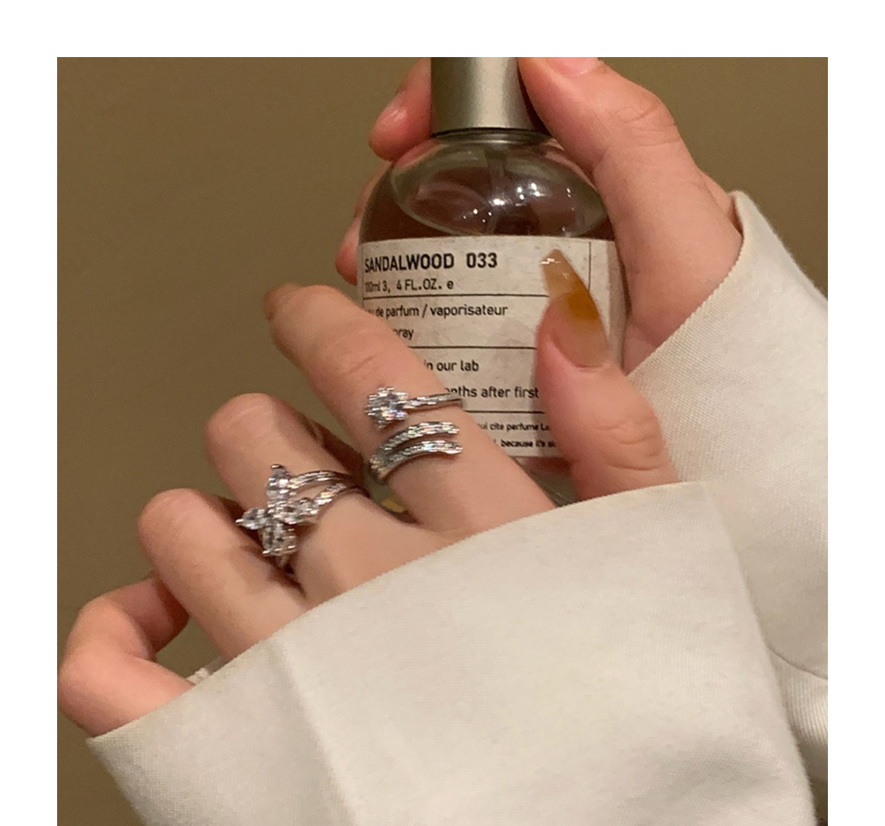 A niche design of a star-shaped butterfly zirconia open ring for women, exuding a sense of light luxury and sophistication, with a fashionable and individualistic vibe details Picture