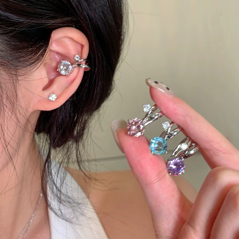 Small light bulb, sparkling zircon pearl, no ear piercings, ear clips, ear bone clips, unique, exquisite and high-end, light luxury earrings and earrings full figure