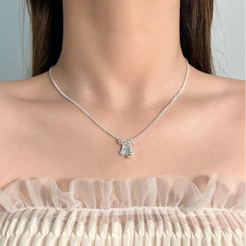 Women's necklace 2025 new style, high appearance level, student accessory, high-end, light luxury, niche jewelry, best friend collarbone chain Application Scenario