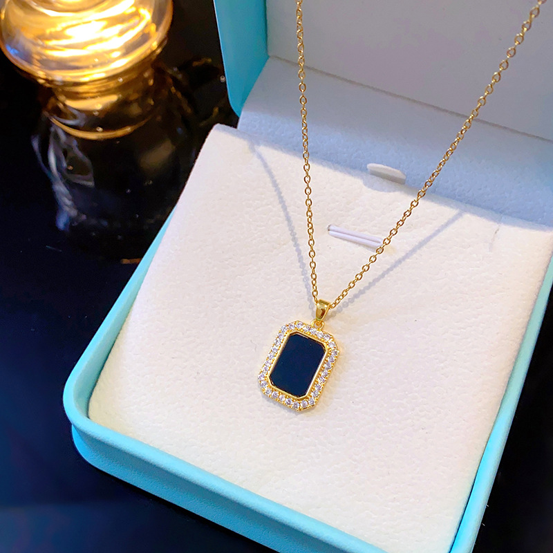 A simple and fashionable European and American geometric small square titanium steel necklace, a light luxury collarbone chain design accessory with a unique feminine charm details Picture