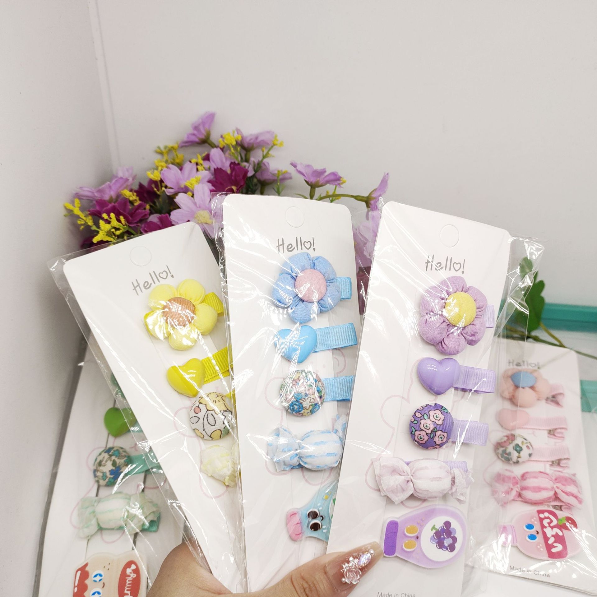The new baby hairpin is not harmful to hair. It is cute and super cute. It is a headpiece for children. It is a duckbill clip and a small clip for infants and toddlers details Picture