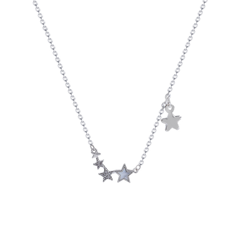 This luxurious and exquisite five-pointed star titanium steel necklace is a fashionable and niche design for women, with a unique and versatile personality. It is a trendy collarbone chain accessory Item Picture