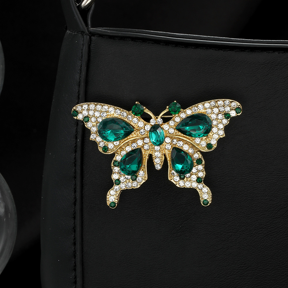 French retro emerald rhinestone butterfly brooch, heavy craftsmanship, light luxury, vintage, high-end and fashionable suit pin details Picture
