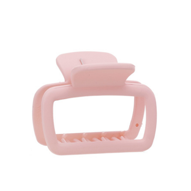 A new small cream-colored Korean hairpin with a small amount of hair, a shark hairpin at the back of the head, and a simple hairpin accessory Item Picture