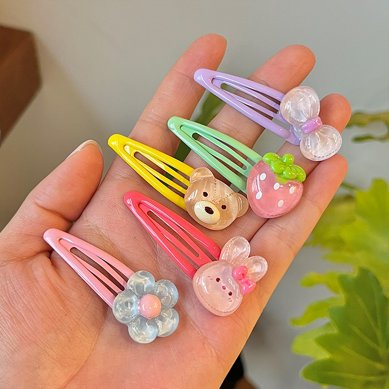 New Korean cartoon resin BB clips, children's hair clips, cute and versatile baby hair clips, headwear, water drop accessories, hair accessories Application Scenario