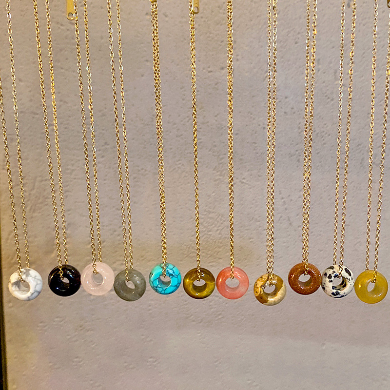 Korean-style retro natural stone pendant necklace, women's fashion, light luxury and high-end feel, titanium steel collarbone chain, real gold electroplated accessories full figure
