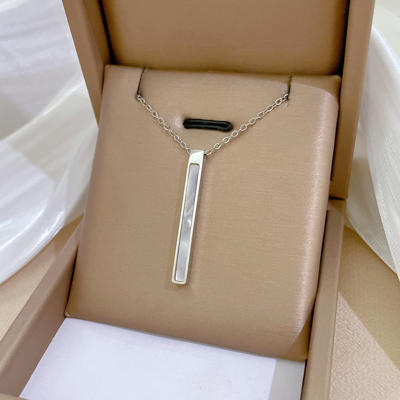 【 All-titanium Steel 】 Mother-of-pearl long strip style, minimalist style, real gold necklace inside the furnace, women's ins collarbone chain Application Scenario