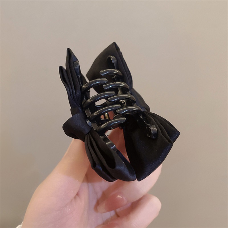 Black bow princess hair clip, small female side forehead bangs hair clip, popular 2024 new style headwear Application Scenario