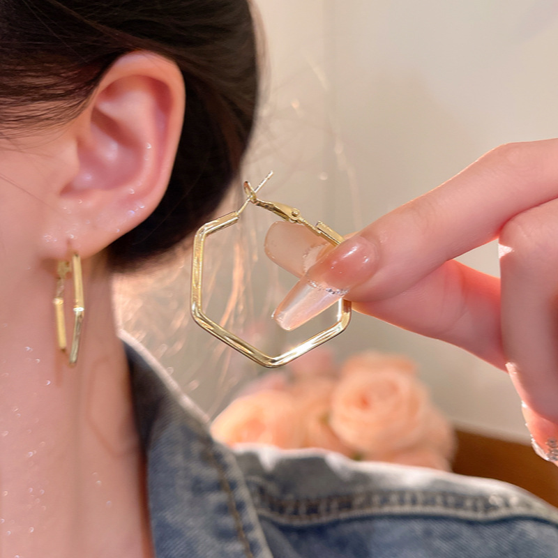 Irregular metal ring earrings, versatile geometric stud earrings, 2025 new style earrings wholesale Specification drawing