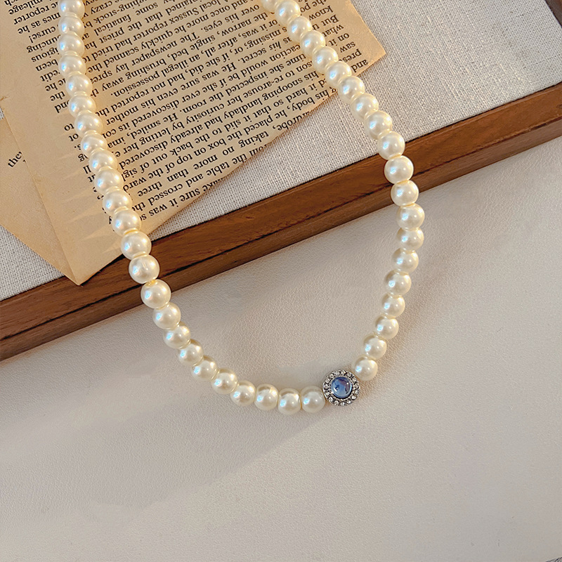 French retro style S925 pure silver aquamarine pendant necklace, women's fashionable light luxury natural freshwater pearl collarbone chain Application Scenario