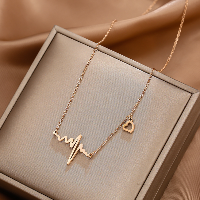 Titanium steel non-fading simple necklace, personalized heart-shaped pendant for women, the feeling of a heartbeat, pendant design for collarbone full figure