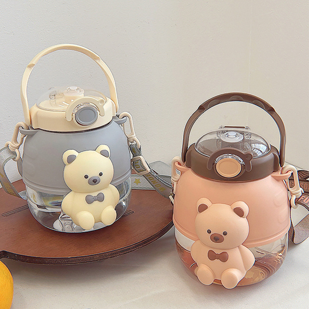 Little bear figurine plastic cup, cute large-capacity children's water bottle, portable hand-held, adorable girl student straw cup full figure