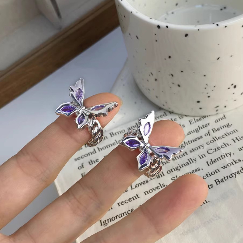 This niche and light luxury design purple diamond zircon butterfly opening ring is unique, versatile on Instagram, and exudes a simple and elegant charm. It's a trendy ring for women Application Scenario