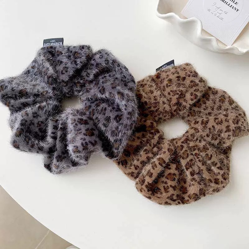 The 2024 new style of the popular mink fur leopard print large intestine hair band for women, with a high-end look and a leather band for women's hair tie and headwear full figure