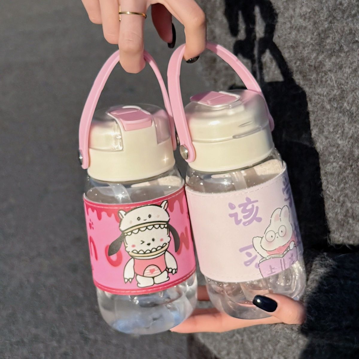 Cute girl straw double drinking cup, high appearance level, portable for work, niche and non-identical cartoon plastic cup Specification drawing