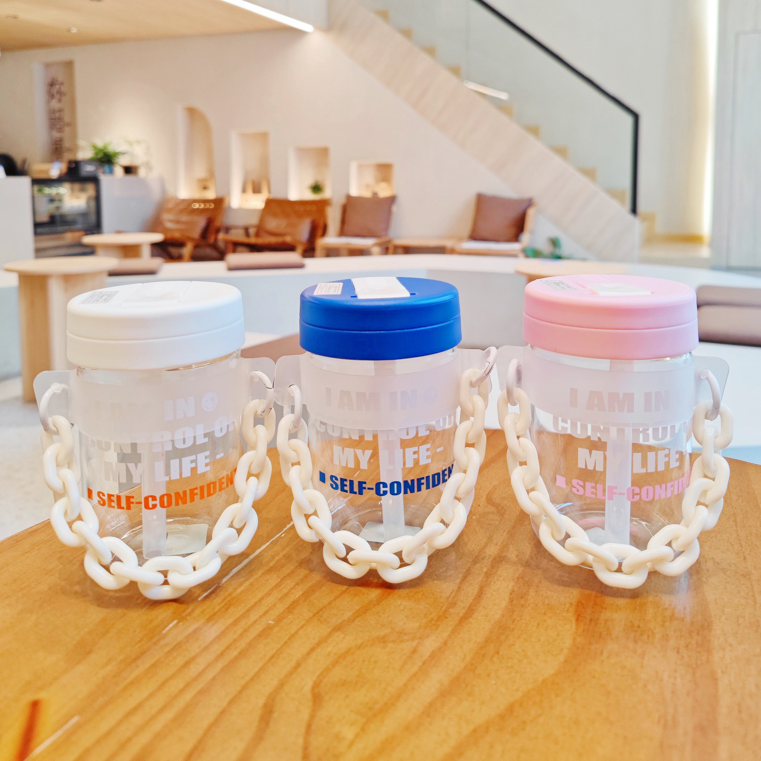 New chain straw cup, portable and hand-held glass cup for girls, creative student couple office ins style casual cup details Picture