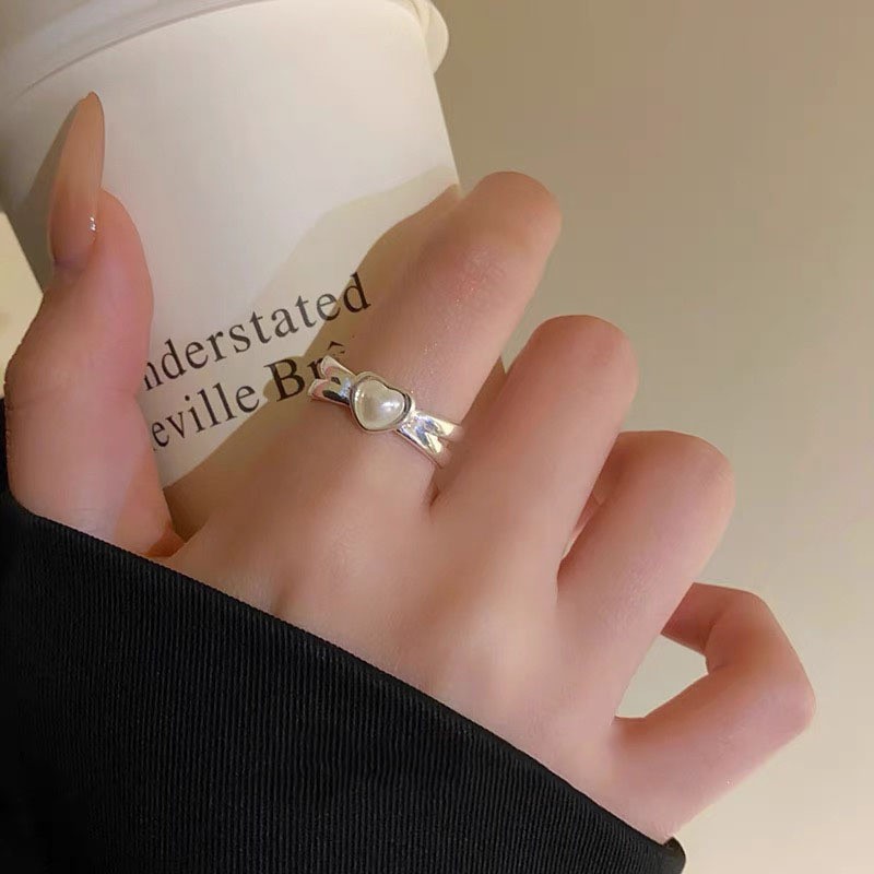 Plain ring heart-shaped metal ring, women's light luxury niche design, high-end index finger ring, simple and versatile, cold style ring details Picture