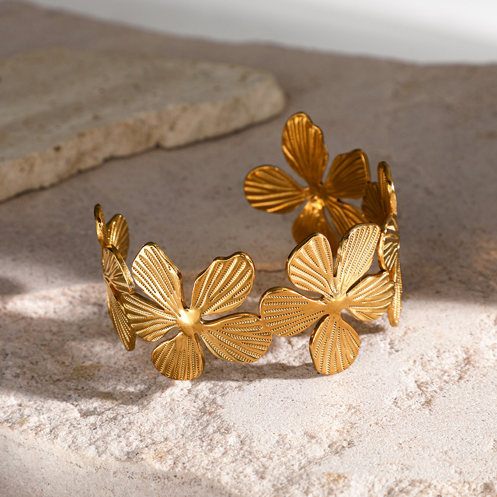 Cross-border 18k gold-plated stainless steel bracelet, geometric and personalized wristband jewelry, simple wide leaf bracelet wholesale details Picture