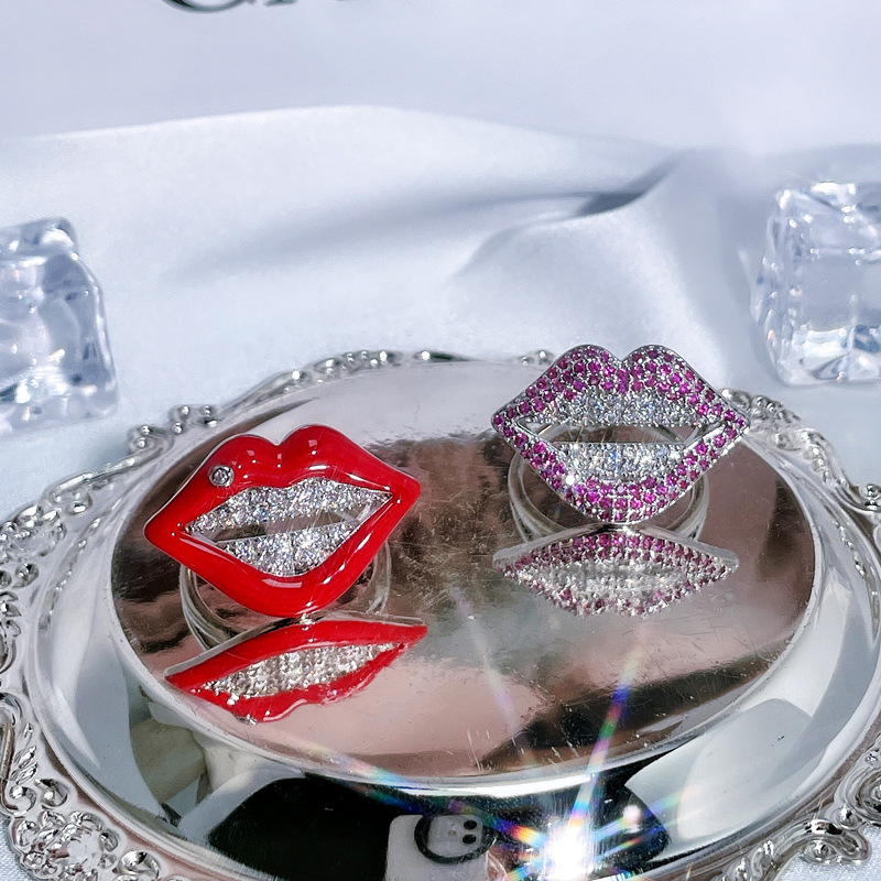 The light luxury drip glaze flame red lip open ring, with a cool, sweet and fashionable style, exudes a sense of high-end sophistication and is a niche ring trend Application Scenario
