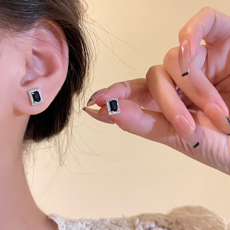 925 Silver needle exquisite micro-inlaid geometric stud earrings, a rare and high-end design for women in an Instagram style, versatile and popular earrings details Picture