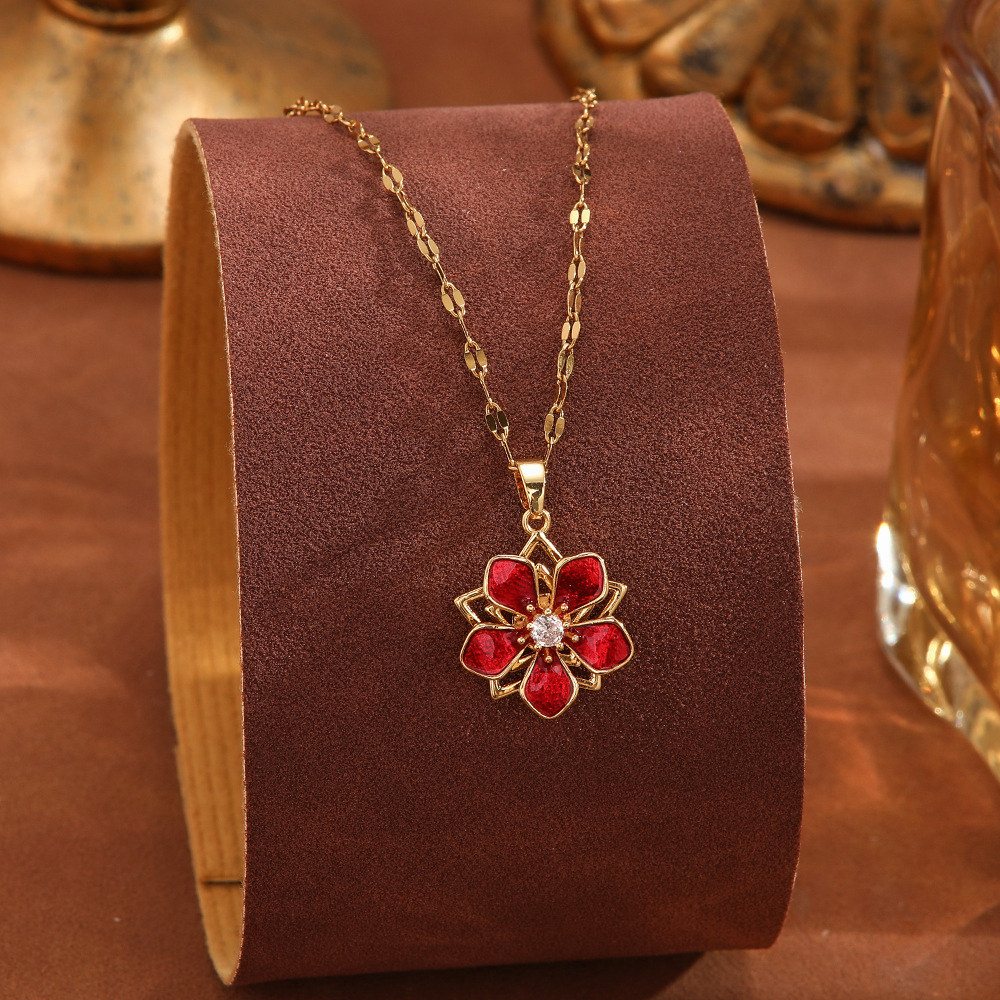 Cross-border rotating white zirconium oval petal necklace for women, a niche and high-end design, collarbone chain, non-fading titanium steel jewelry Application Scenario