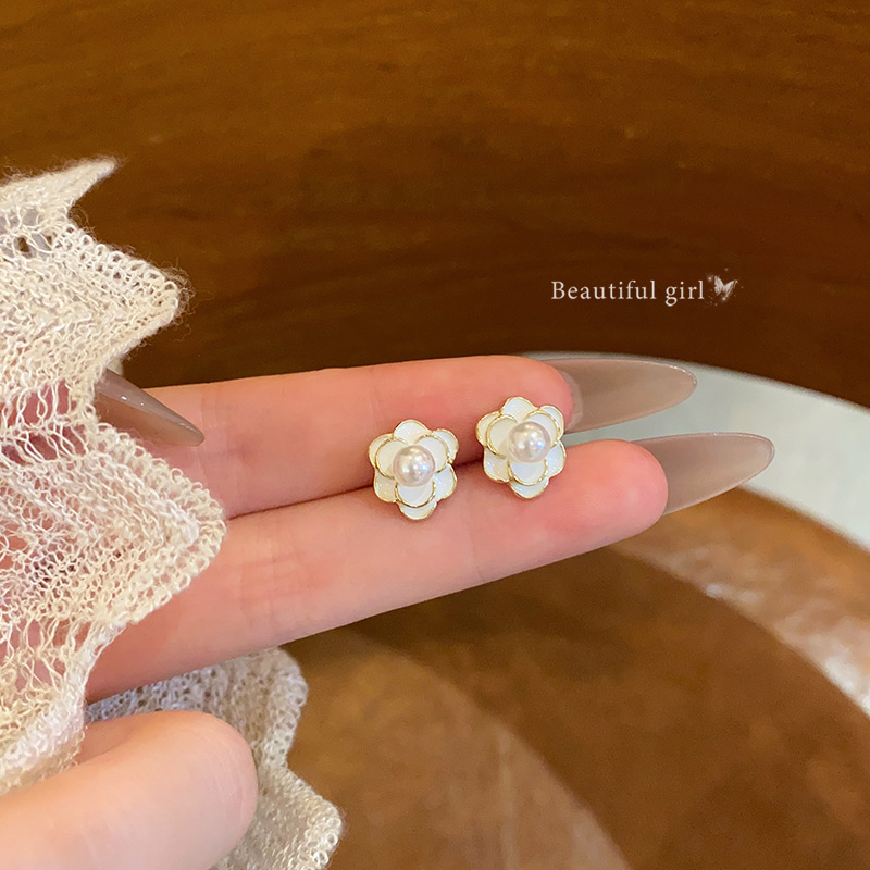 French camellia pearl stud earrings for women, 2025 new style, super fairy-like floral earrings, artistic earrings wholesale full figure