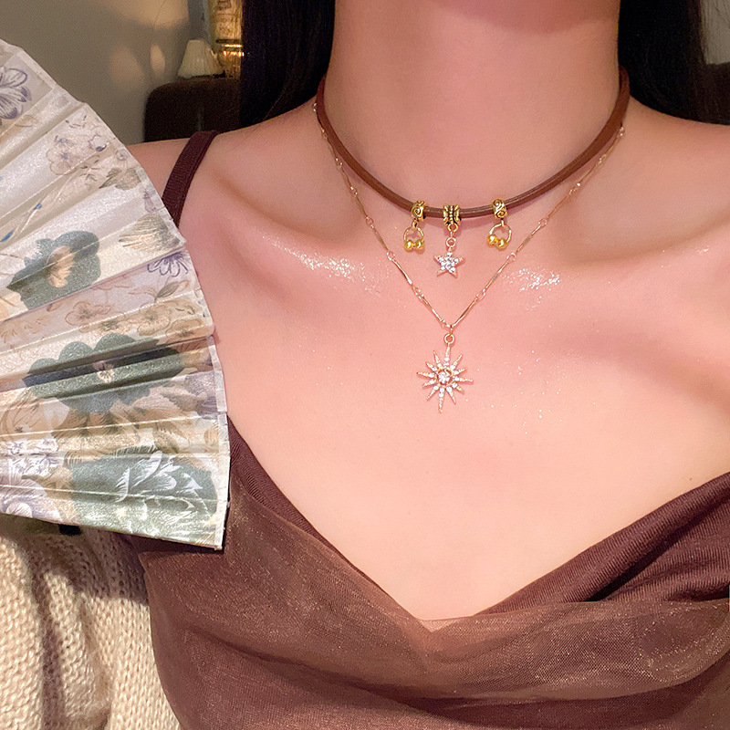 Retro American spice girl diamond-encrusted star necklace, female Maillard brown choker, stacked neck ring, double-layered sweater chain Specification drawing