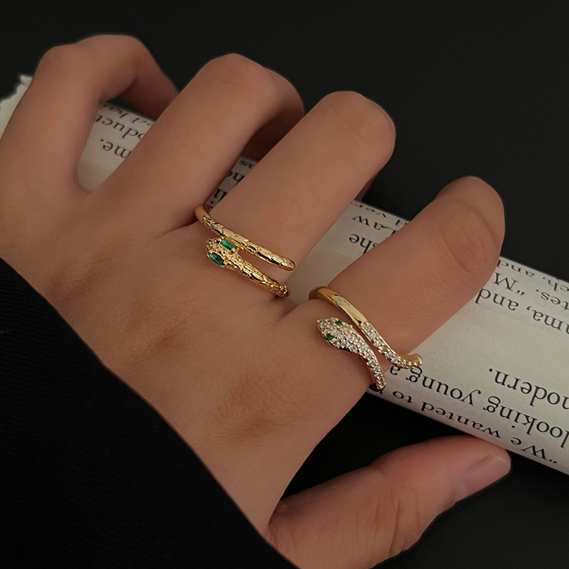 A new, light luxury and niche zircon flower heart-shaped ring from Europe and America, featuring an ins style for women and a high-end design that is simply irresistible full figure