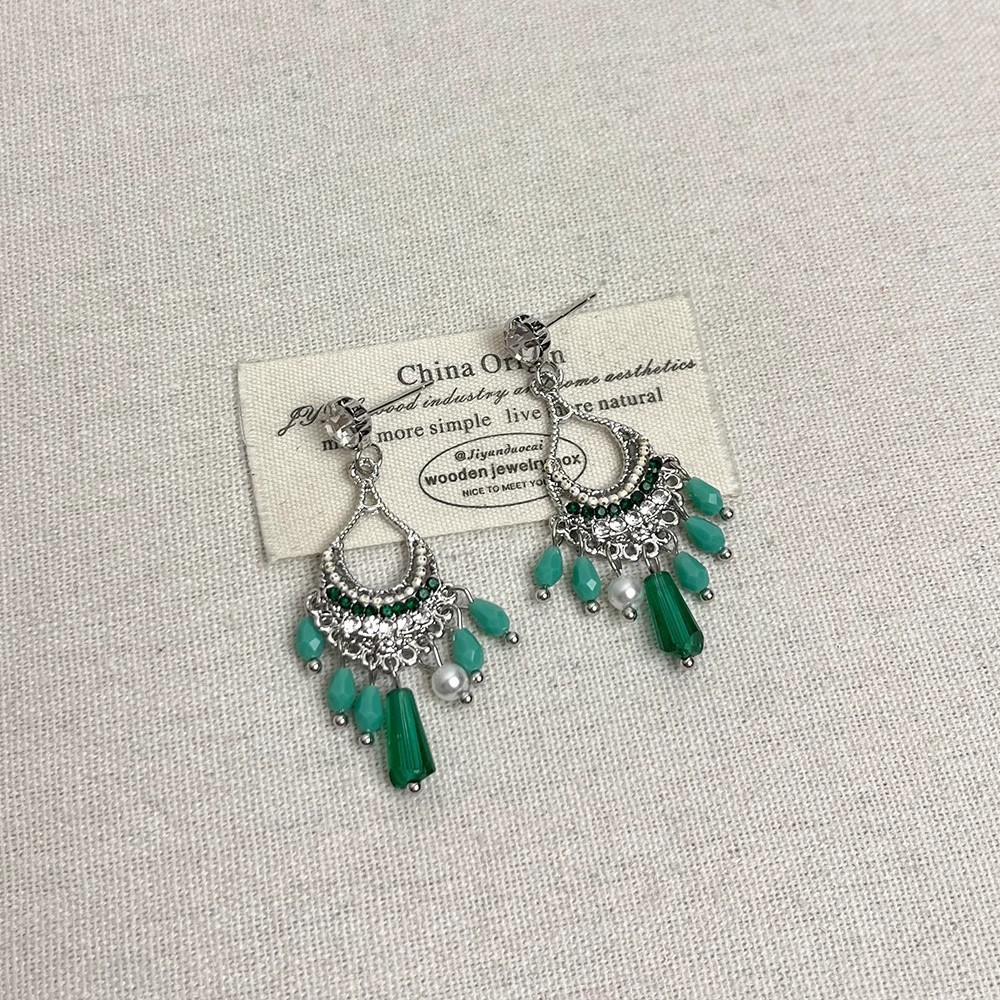 Retro ethnic style water drop tassel earrings, niche design sense Bohemian niche earrings, women's lake blue stud earrings Application Scenario