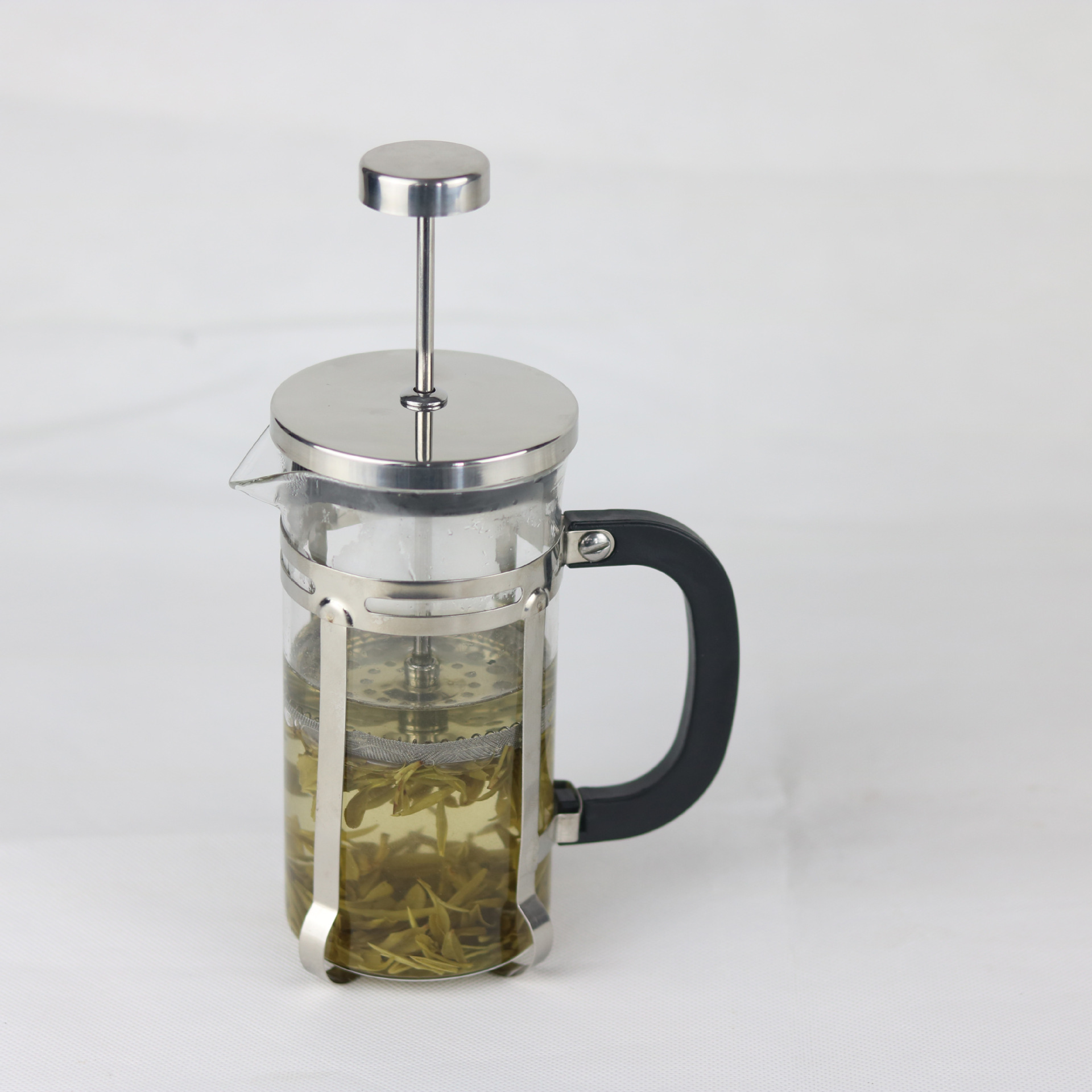 Cross-border coffee press, hand-brewed filter cup, tea maker, household wholesale heat-resistant French glass hand-brewed milk foam Application Scenario