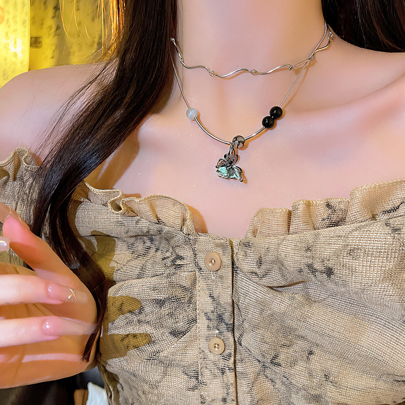 The double-layered butterfly necklace with a sweet and cool female style, a niche design and a high-end feel, is a popular collarbone chain accessory full figure