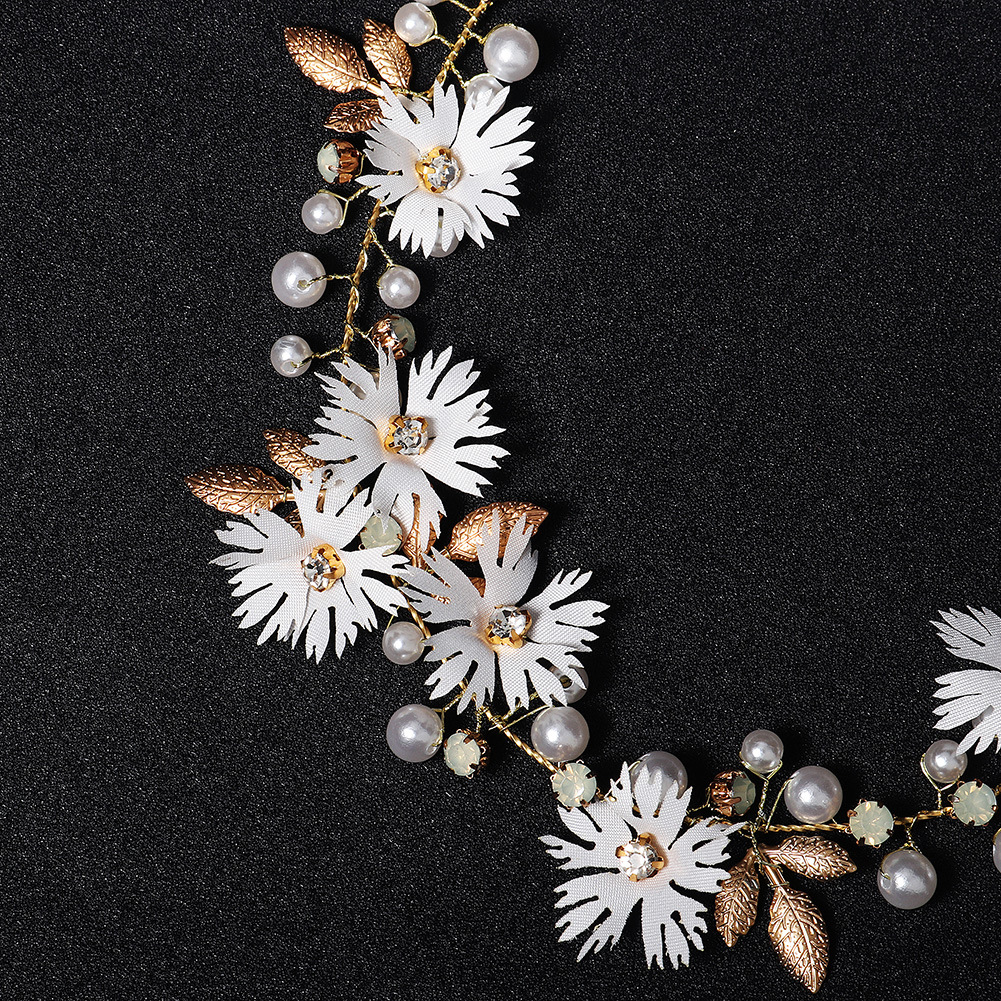 Forest-style accessories, fabric simulation flower headbands, pearl hair accessories, dress headbands, wedding fairy-like bride and bridesmaid headbands Application Scenario