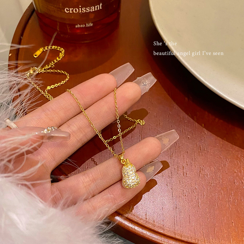 Double-sided anti-chalcedony gourd pendant titanium steel necklace, ins style, niche design sense, fashionable and versatile, internet-famous collarbone chain full figure