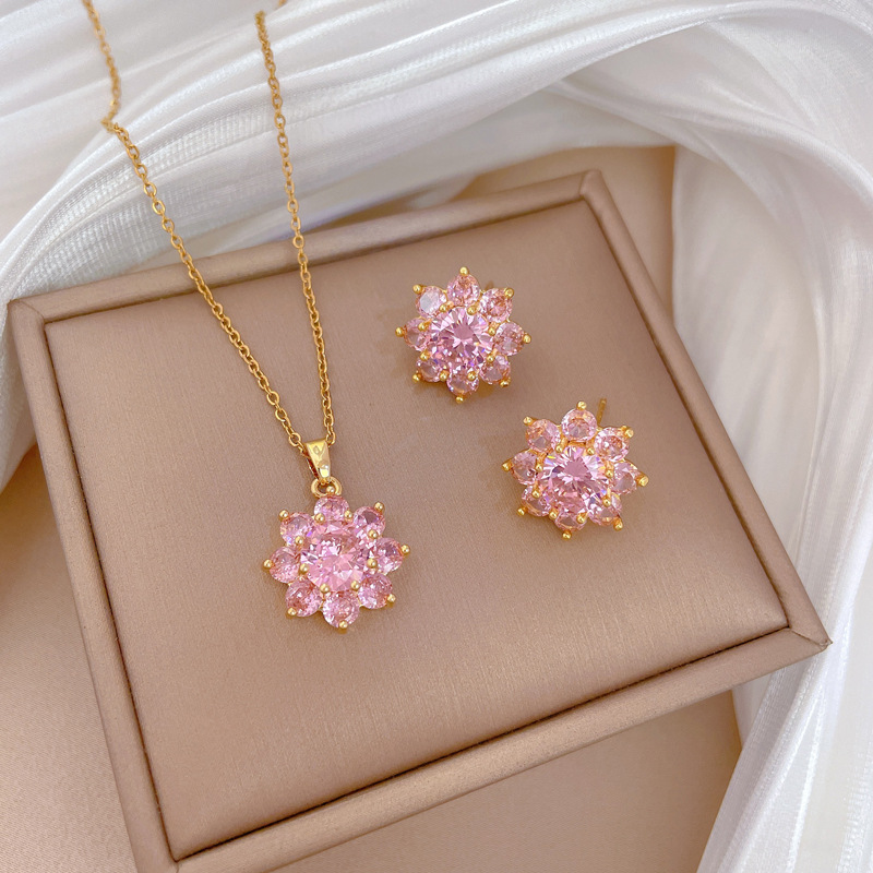 【 Titanium Steel 】 Sparkling flower zircon Full diamond, light luxury, luxurious full diamond necklace, versatile for women, collarbone chain, titanium steel full figure
